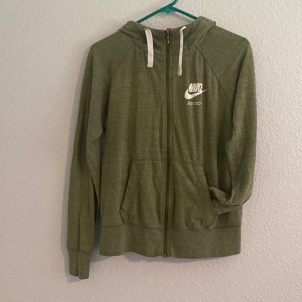 Nike lightweight womens jacket. Size M